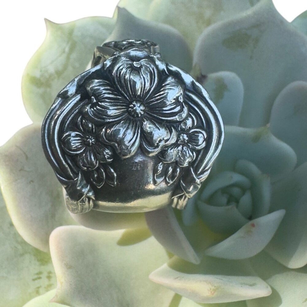 Vintage WM Rogers & Son AA Silverware Flower Spoon Ring Size 7 Artisan Crafted - Picture 6 of 13